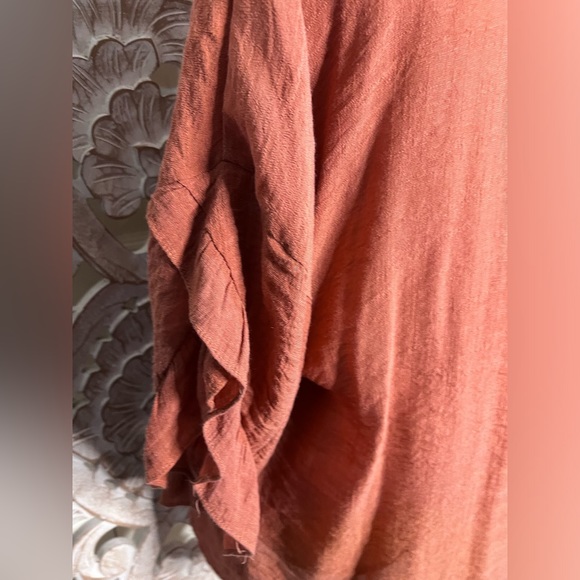 Doe & Rae Rust Blouse W Ruffle Waterfall Sleeves Sz L - Picture 5 of 5